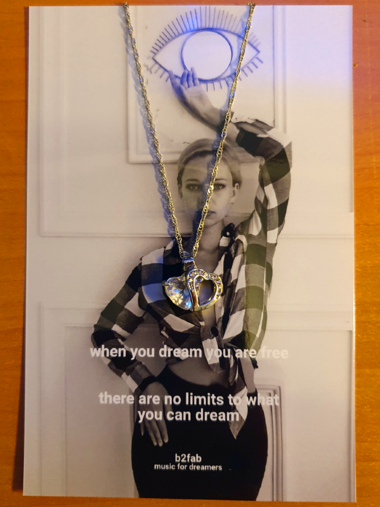 Dreamer card and heart necklace